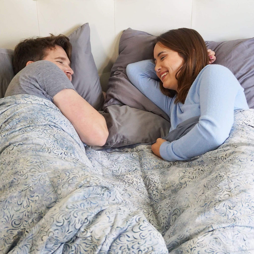 Sleeping with Weighted Blankets Relieves Insomnia and Anxiety Mosaic Weighted Blankets